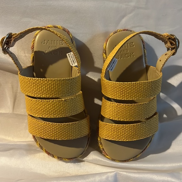New Janie and Jack yellow toddler size 7 sandals. - Picture 3 of 3